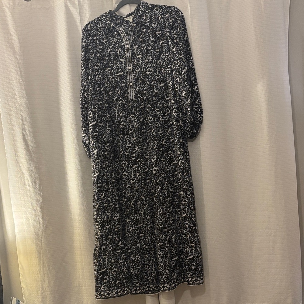 Max Studio Black and White Patterned Long Sleeve Dress